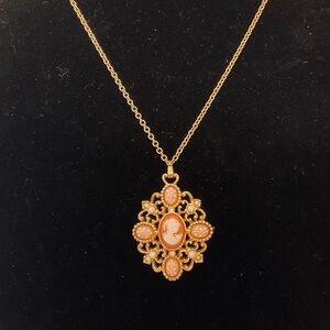 #195 Vintage Avon “Romantic Poet” Cameo Necklace